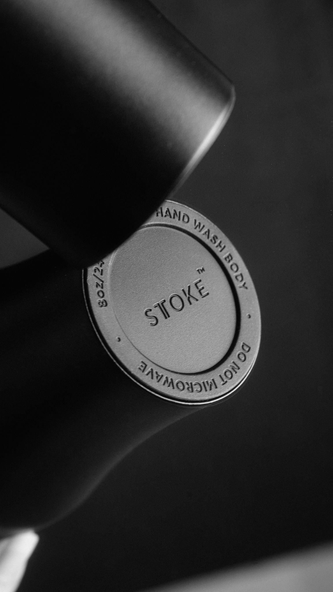Close-up of the non-slip base of a STTOKE cup
